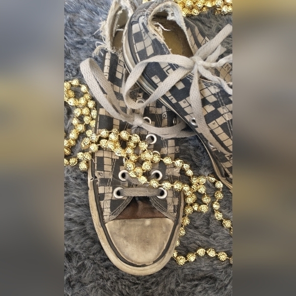 Converse All Star Crossword Puzzle Pattern Sneakers Size 7 Women - Picture 3 of 6